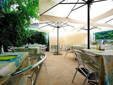 Logis Hotel Restaurant Metropole Mirande  Dış mekan fotoğraf
